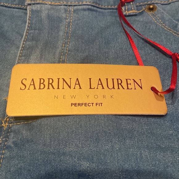 NWT SABRINA LAUREN Size 10 Perfect Fit Ultra Soft Stretch Light Denim - Picture 2 of 11